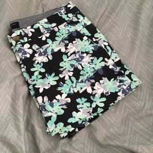 4P Banana Republic navy/floral shorts